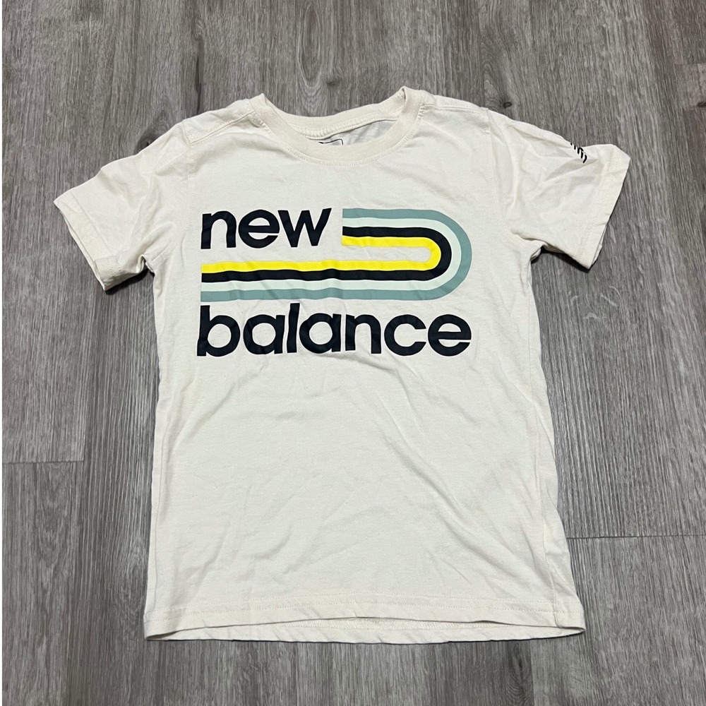 Kids New Balance Cream Graphic Logo T Shirt Size 8 Cotton Polyester‎ Blend
